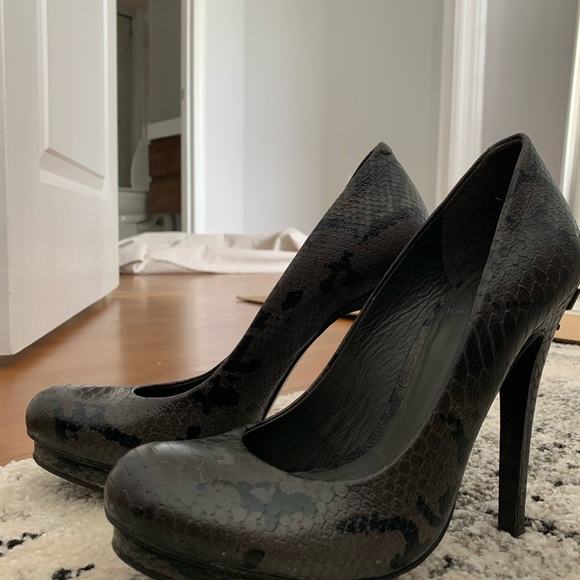 Tory Burch Jude Snakeskin Pump - Picture 7 of 10